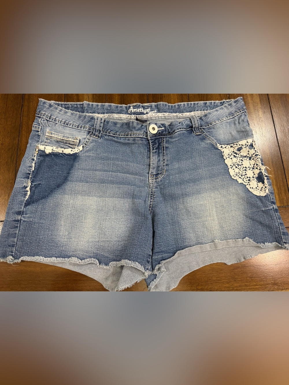 Amethyst Jeans Faded Blue Denim Cutoff Shorts with Lace Trim size 20